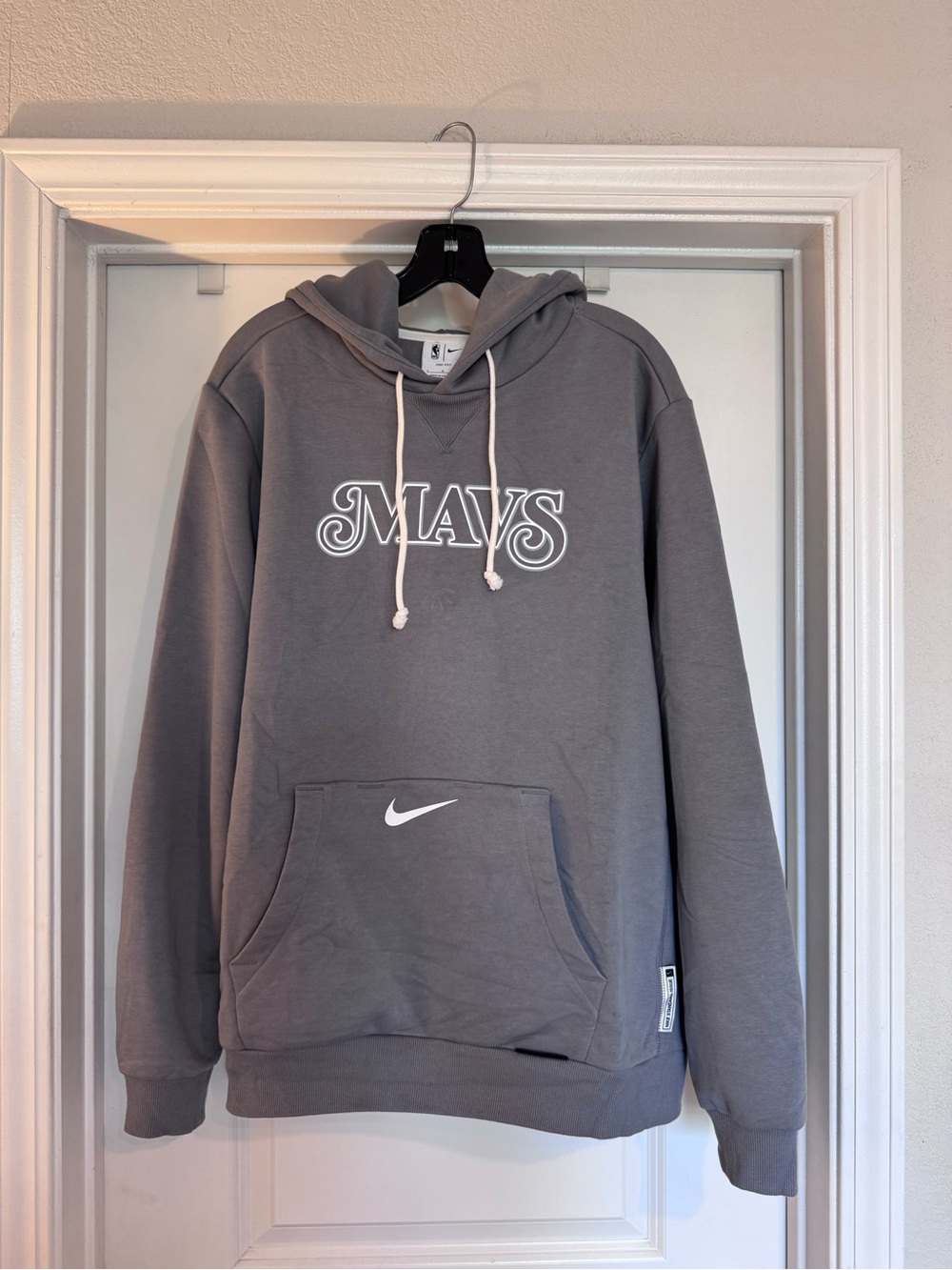 Nike Dallas Mavericks Gray Hooded Sweatshirt -Limited Edition.